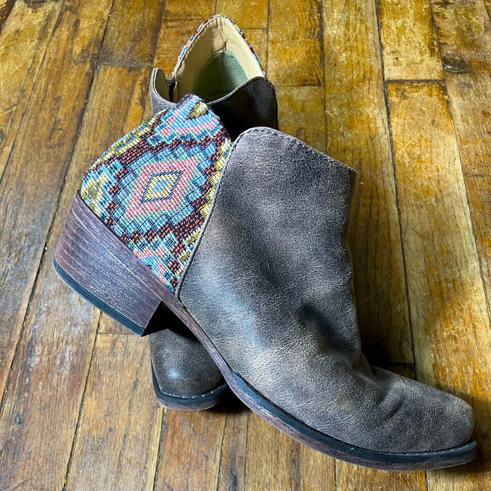 Ropers size 9.5 booties
